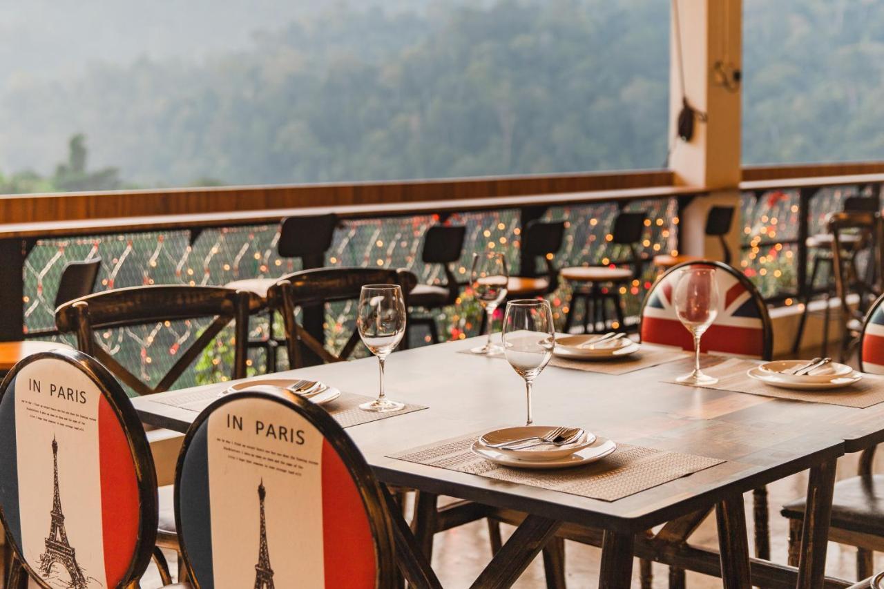 Ellin Forest Karaoke & Pool Resort Bukit Tinggi Bentong Extérieur photo