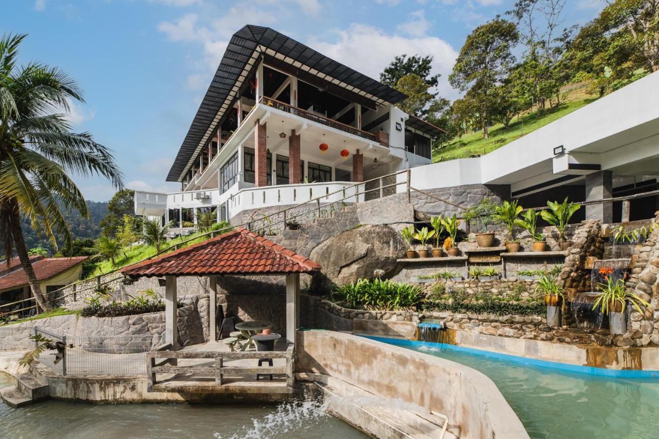 Ellin Forest Karaoke & Pool Resort Bukit Tinggi Bentong Extérieur photo