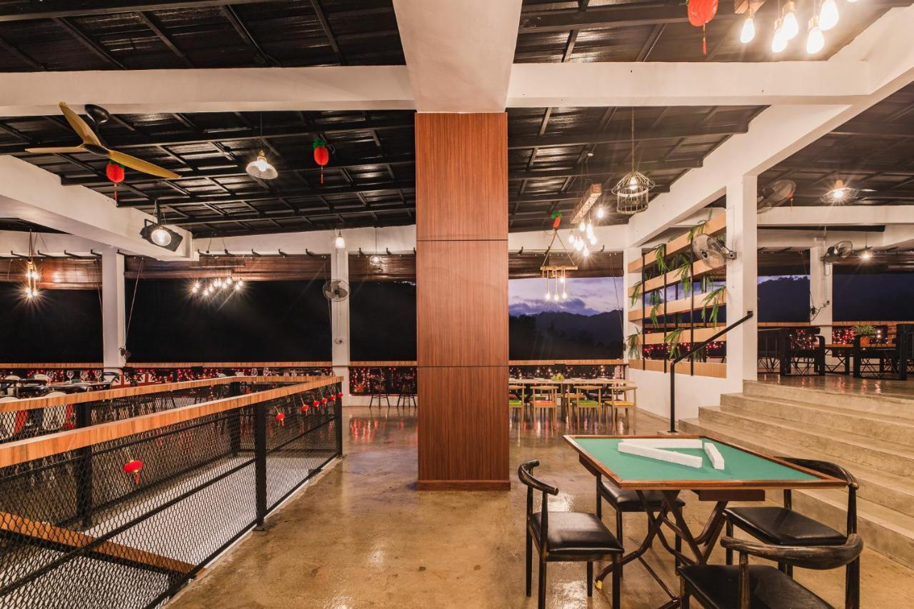 Ellin Forest Karaoke & Pool Resort Bukit Tinggi Bentong Extérieur photo