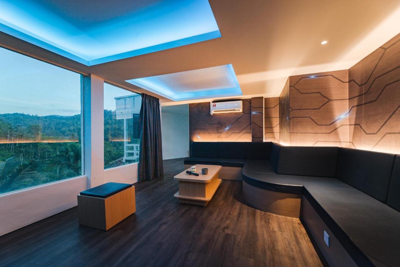 Ellin Forest Karaoke & Pool Resort Bukit Tinggi Bentong Extérieur photo