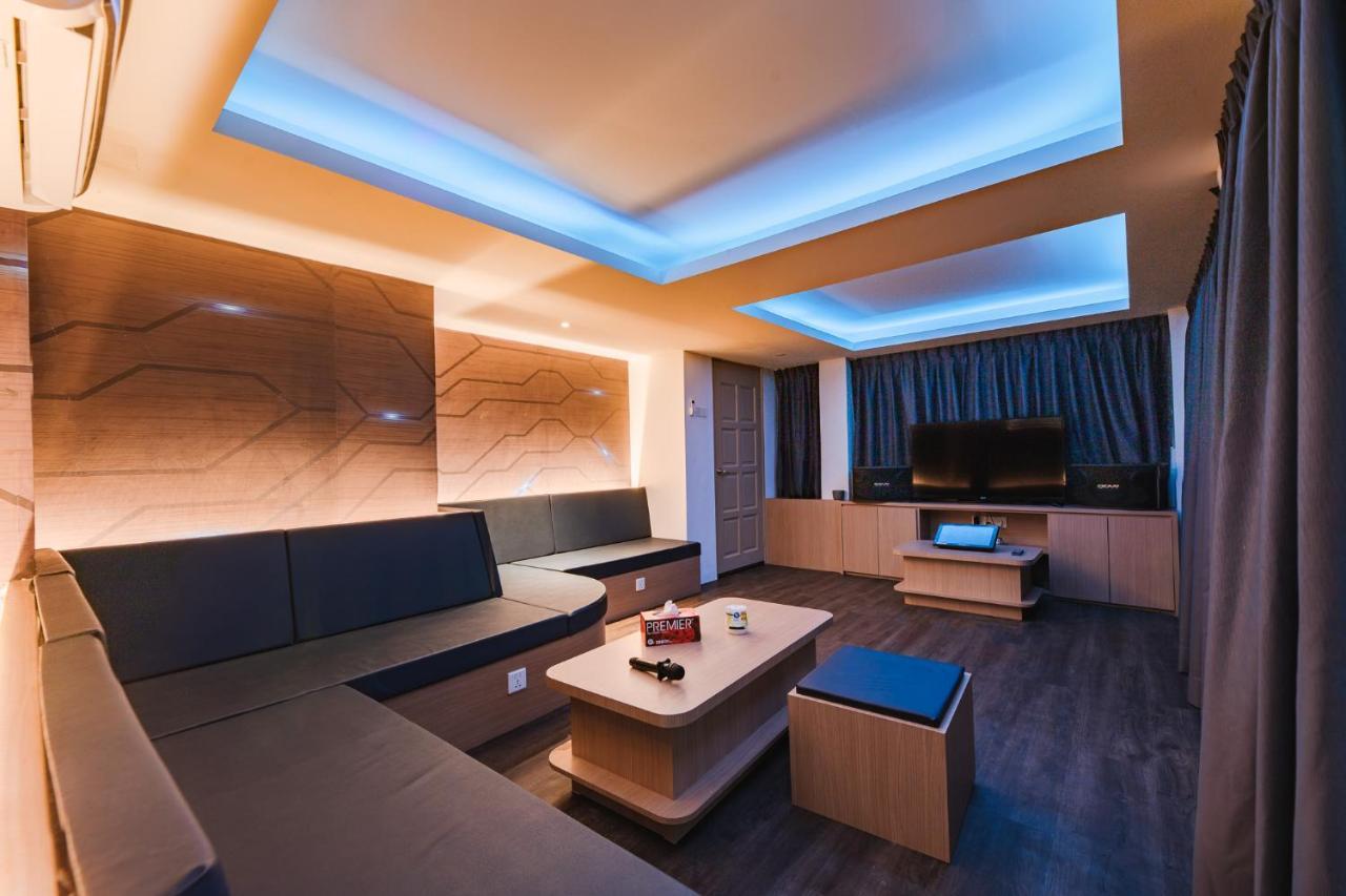 Ellin Forest Karaoke & Pool Resort Bukit Tinggi Bentong Extérieur photo