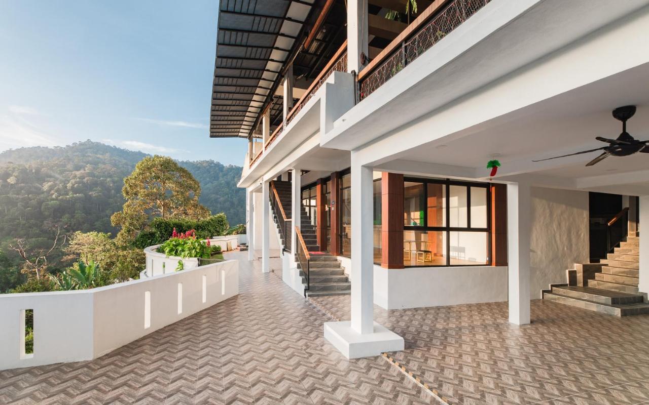 Ellin Forest Karaoke & Pool Resort Bukit Tinggi Bentong Extérieur photo