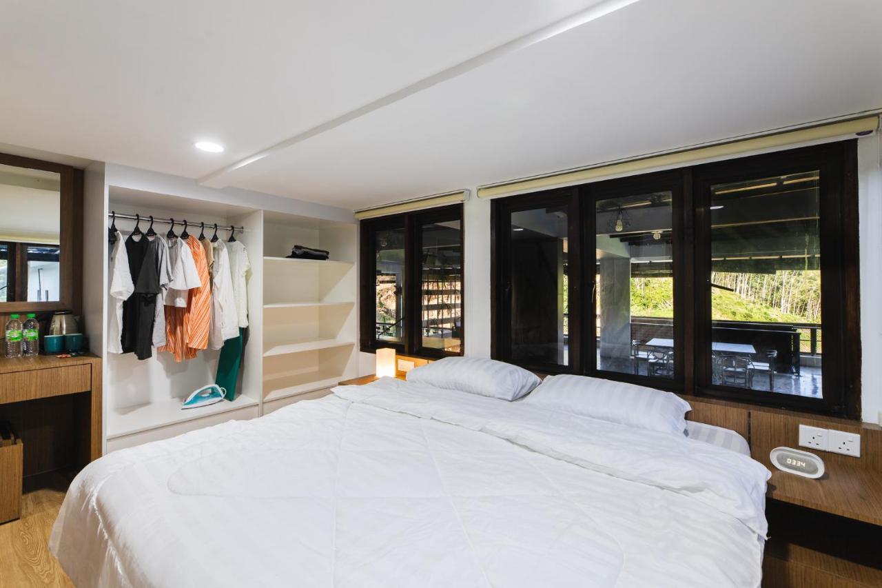 Ellin Forest Karaoke & Pool Resort Bukit Tinggi Bentong Extérieur photo