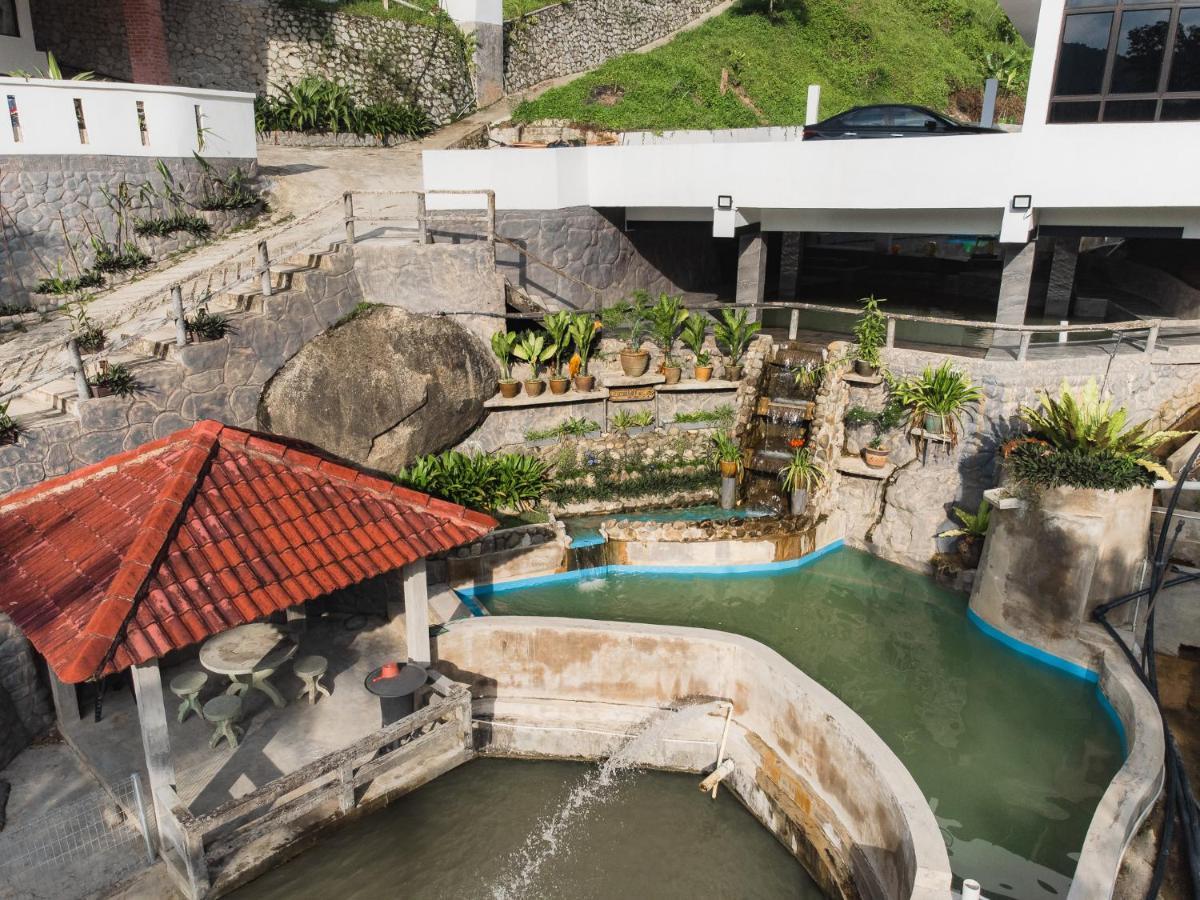 Ellin Forest Karaoke & Pool Resort Bukit Tinggi Bentong Extérieur photo